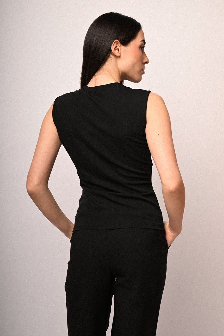 Top con cut-out e anello