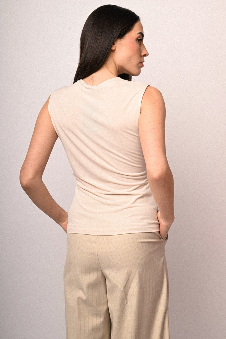 Top con cut-out e anello