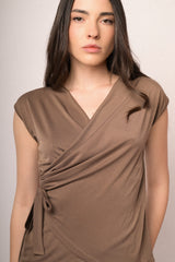Top a portafoglio con laccetti marrone