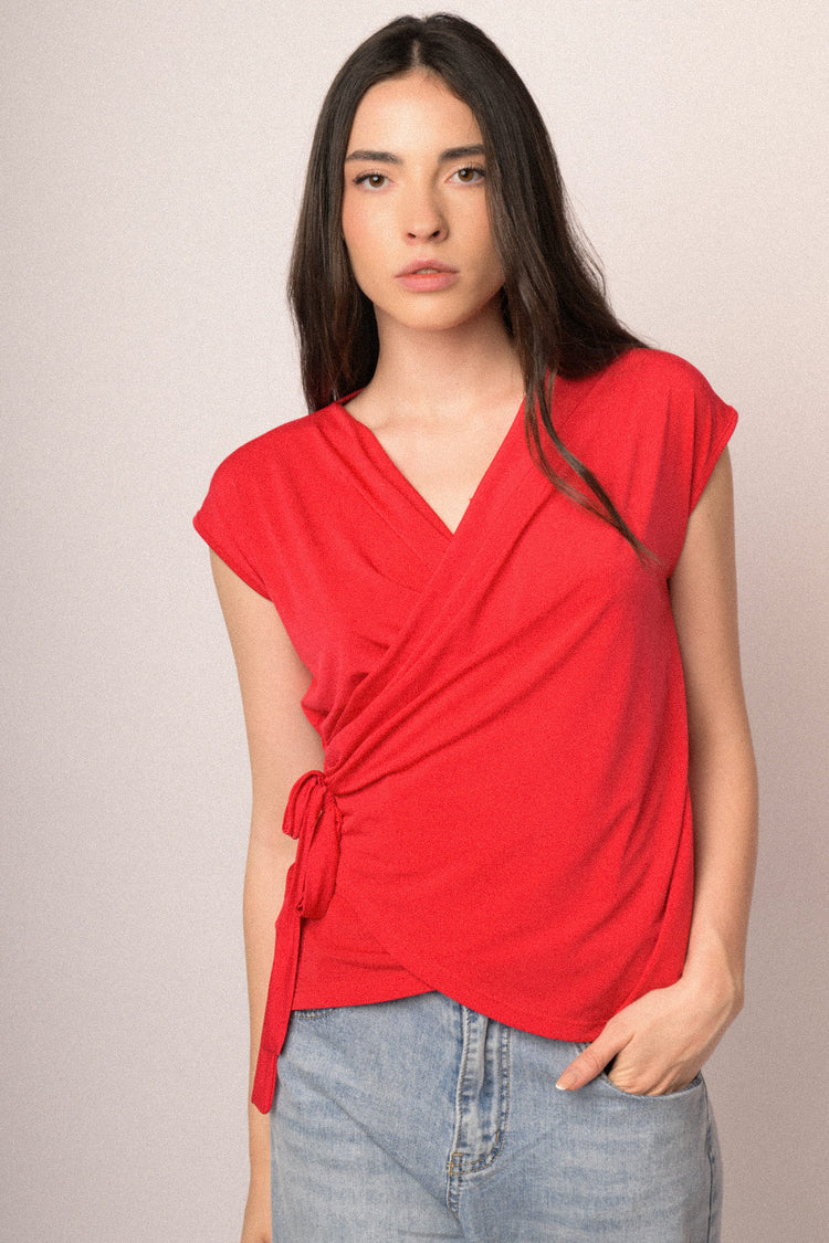 Top a portafoglio con laccetti rosso corallo