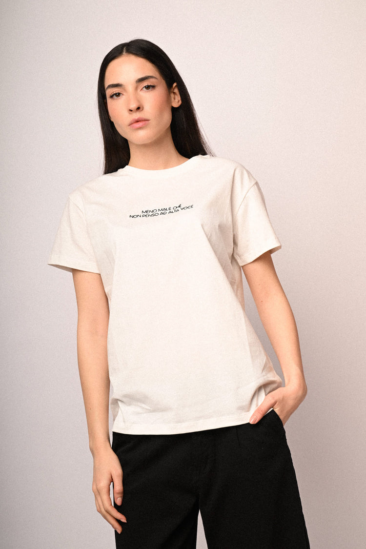 T-shirt con scritta ricamata