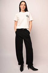T-shirt con scritta ricamata