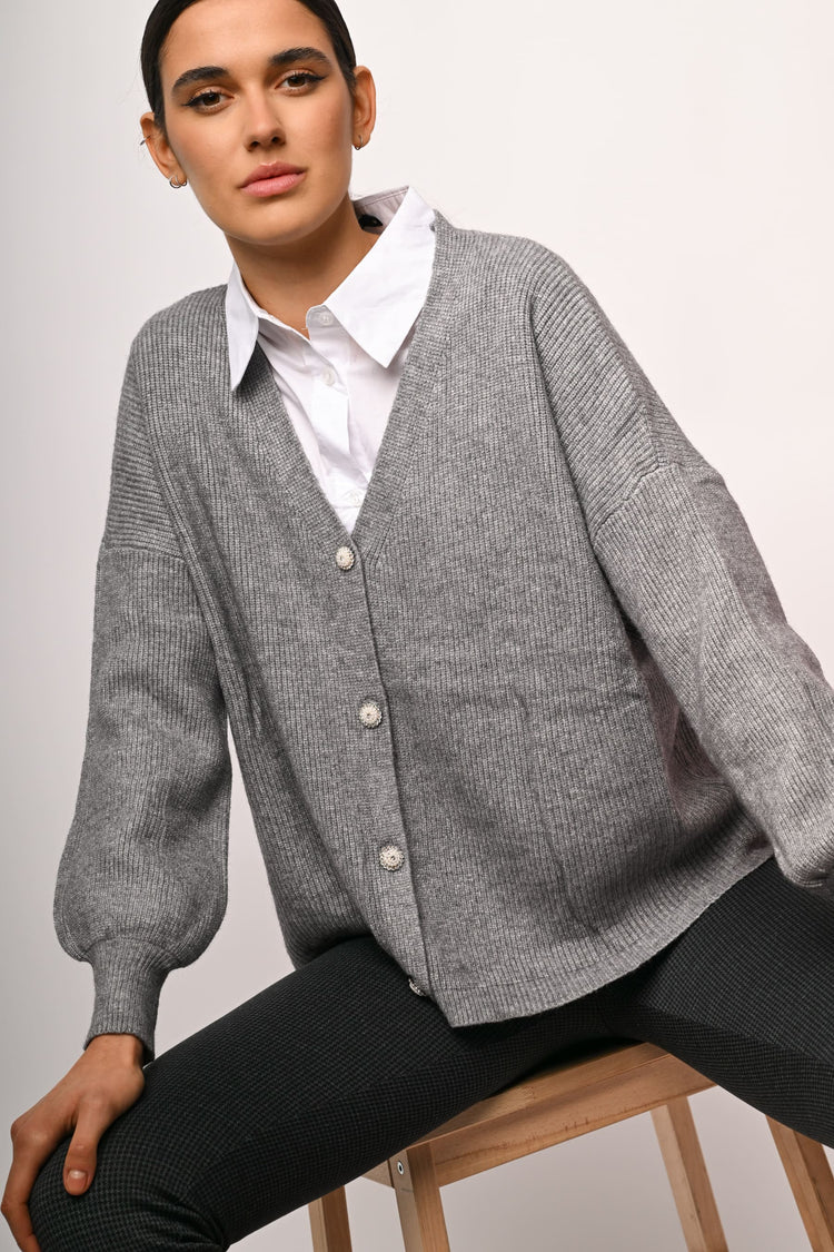 Cardigan oversize con bottoni gioiello
