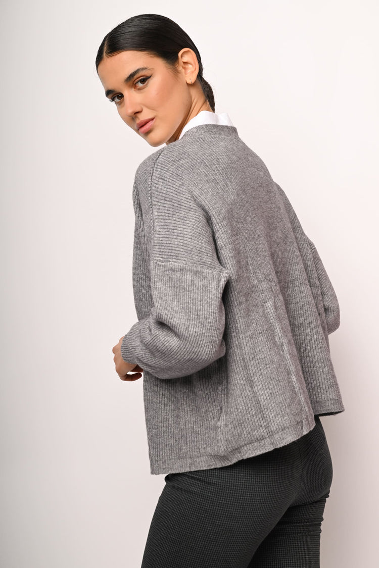 Cardigan oversize con bottoni gioiello