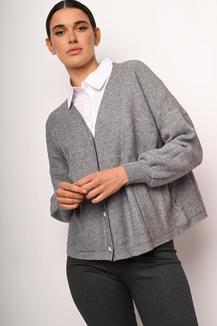 Cardigan oversize con bottoni gioiello