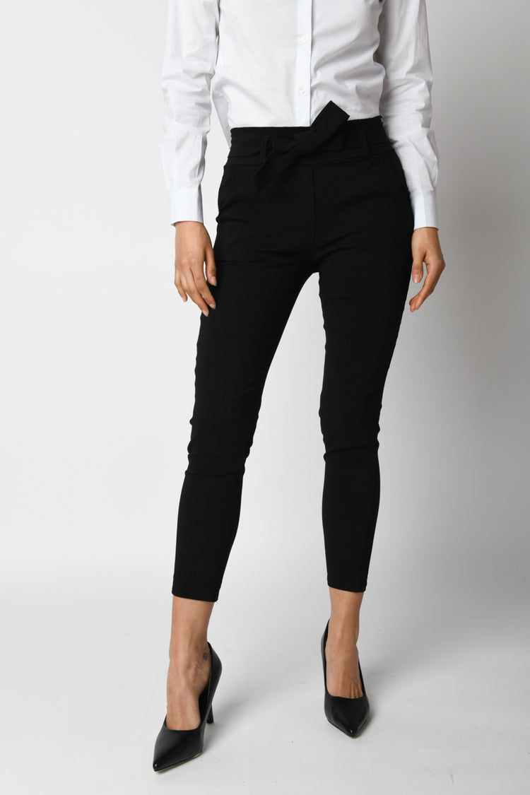 Pantaloni skinny con cintura