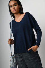 Pull con ampio scollo a V