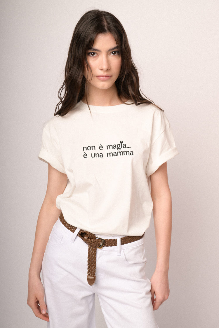 T-shirt in cotone bianco con scritta ricamata
