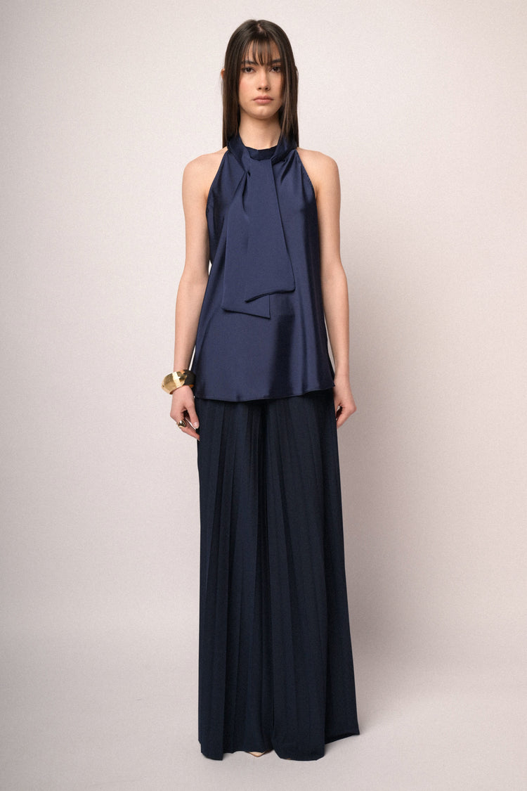 Top in raso con fiocco al collo blu