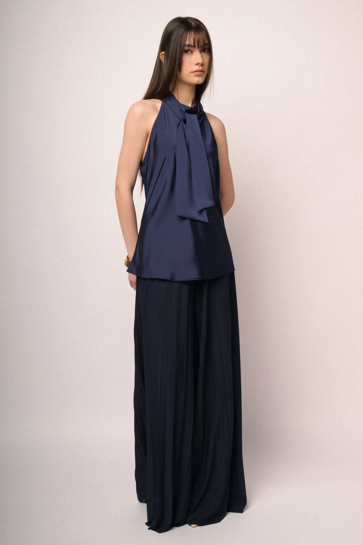 Top in raso con fiocco al collo blu