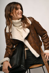 Giacca crop in similpelle e e faux shearling
