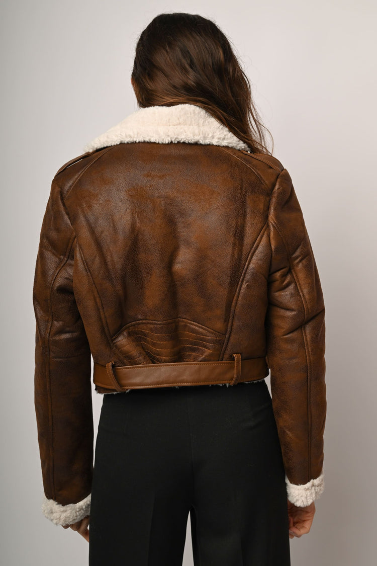 Giacca crop in similpelle e e faux shearling