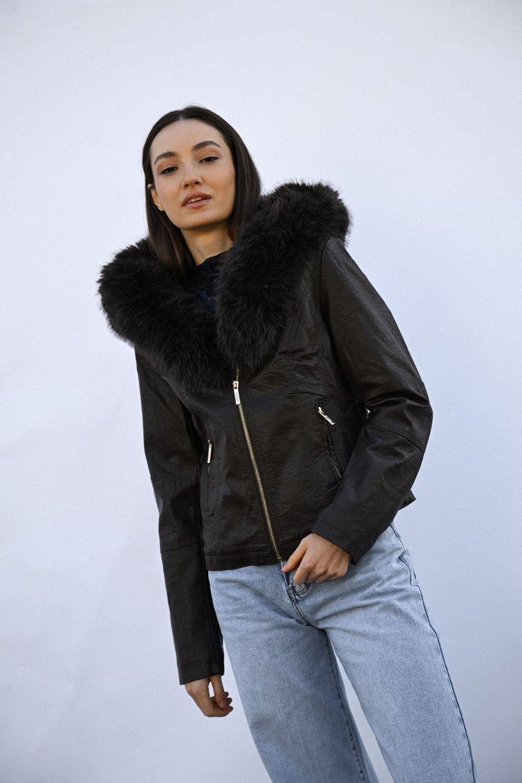 Giacca in similpelle con collo in faux fur