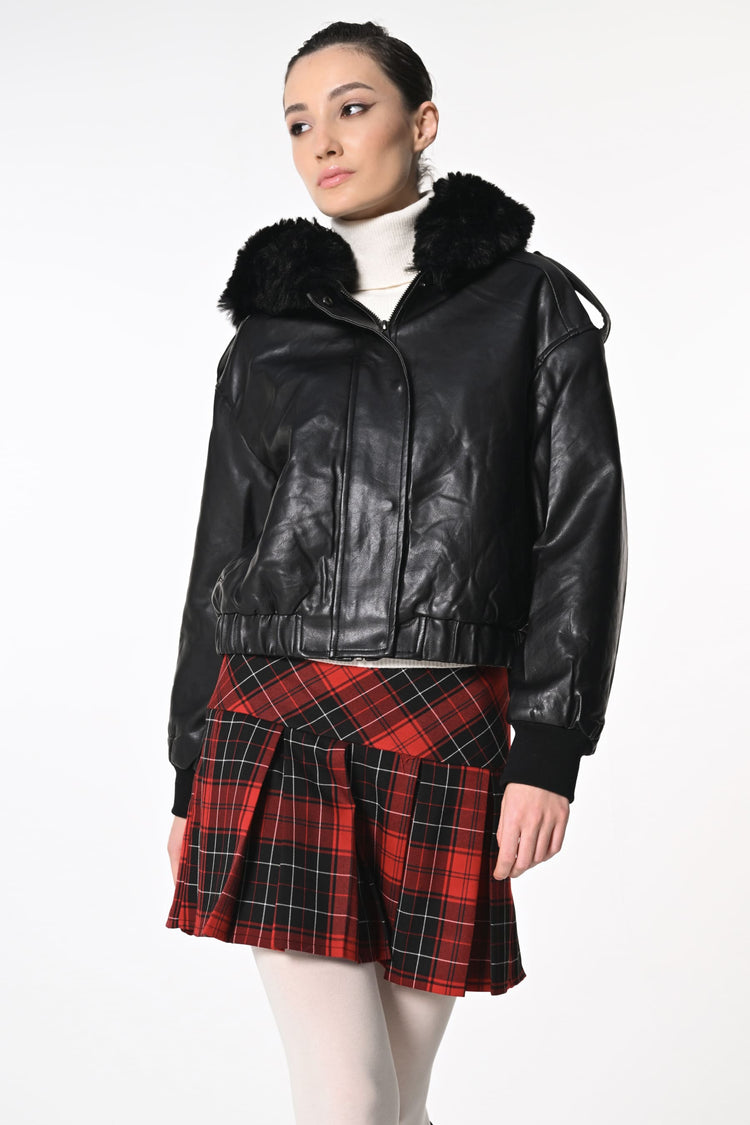 Giacca in similpelle con cappuccio in faux fur