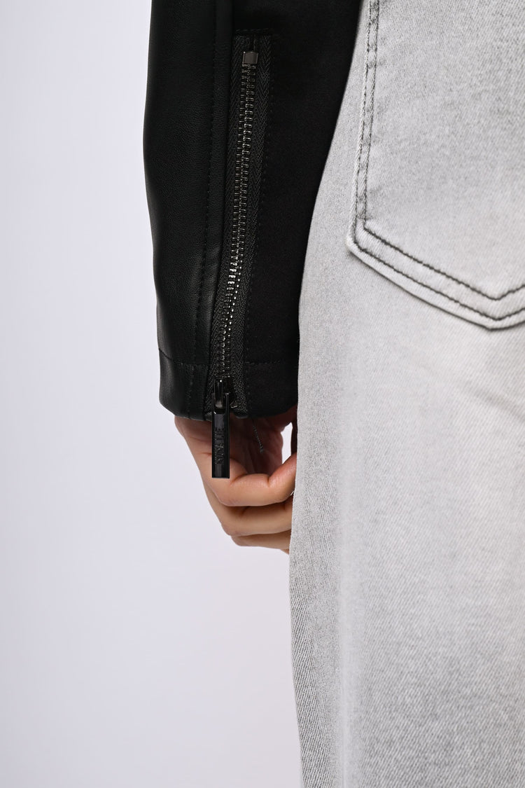 Giacca in similpelle con scollo tondo