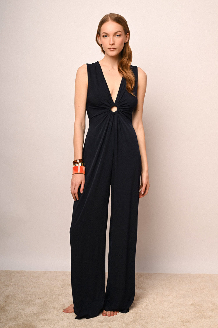 Tuta con cut-out a cerchio