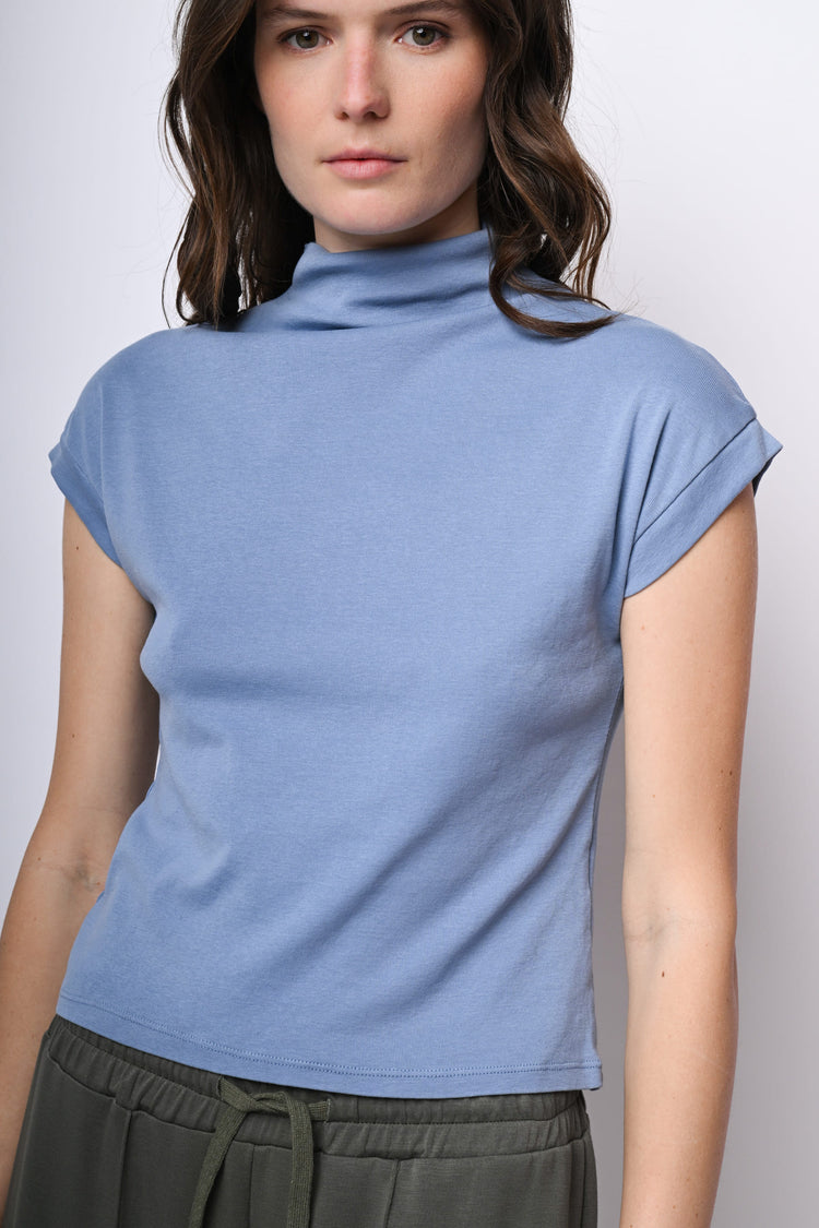 Top in cotone con collo alto