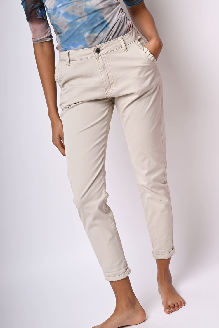 Pantaloni chino con rouches