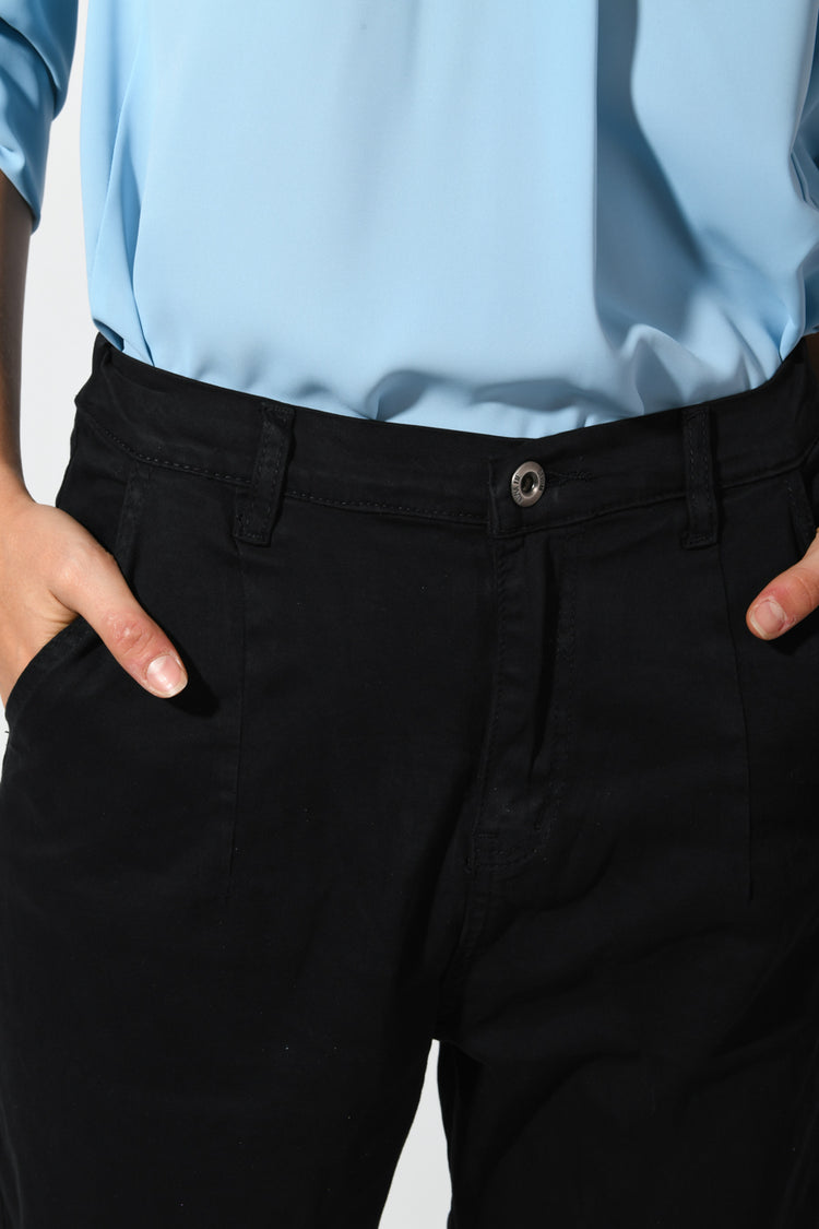 Pantaloni crop in cotone stretch