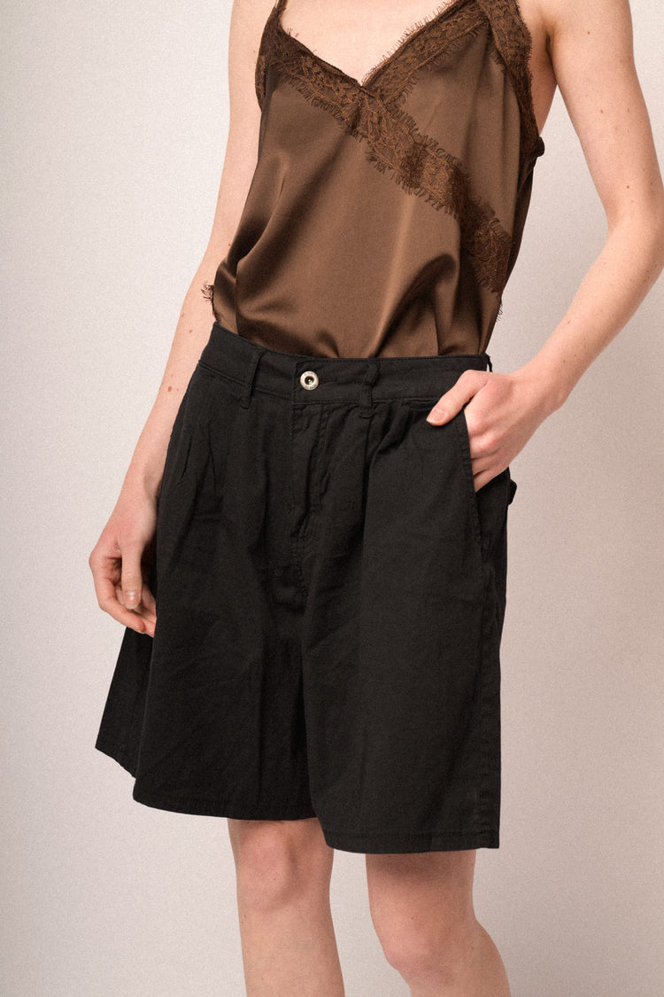 Shorts a gamba ampia in cotone nero