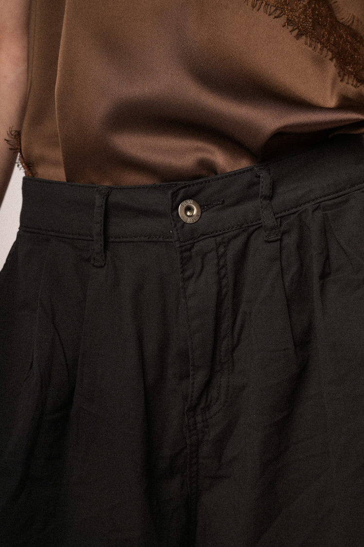 Shorts a gamba ampia in cotone nero
