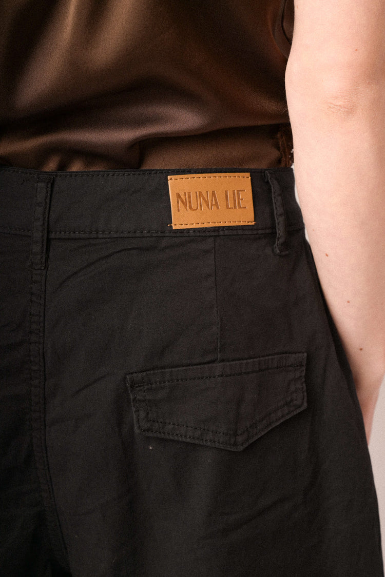 Shorts a gamba ampia in cotone nero
