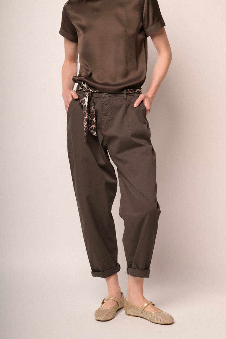Pantaloni baggy in cotone ebano con cintura-foulard