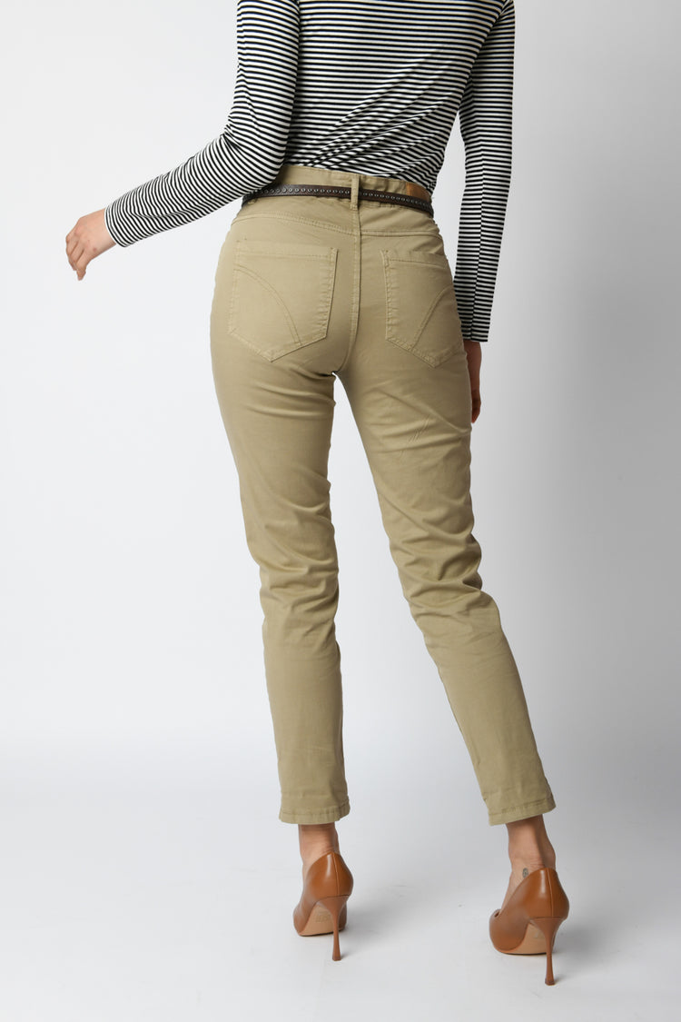 Pantaloni con cintura e bottoni