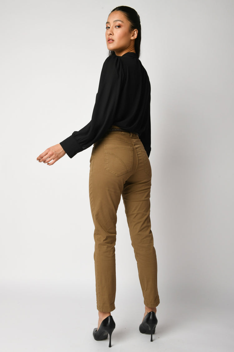 Pantaloni con cintura e bottoni