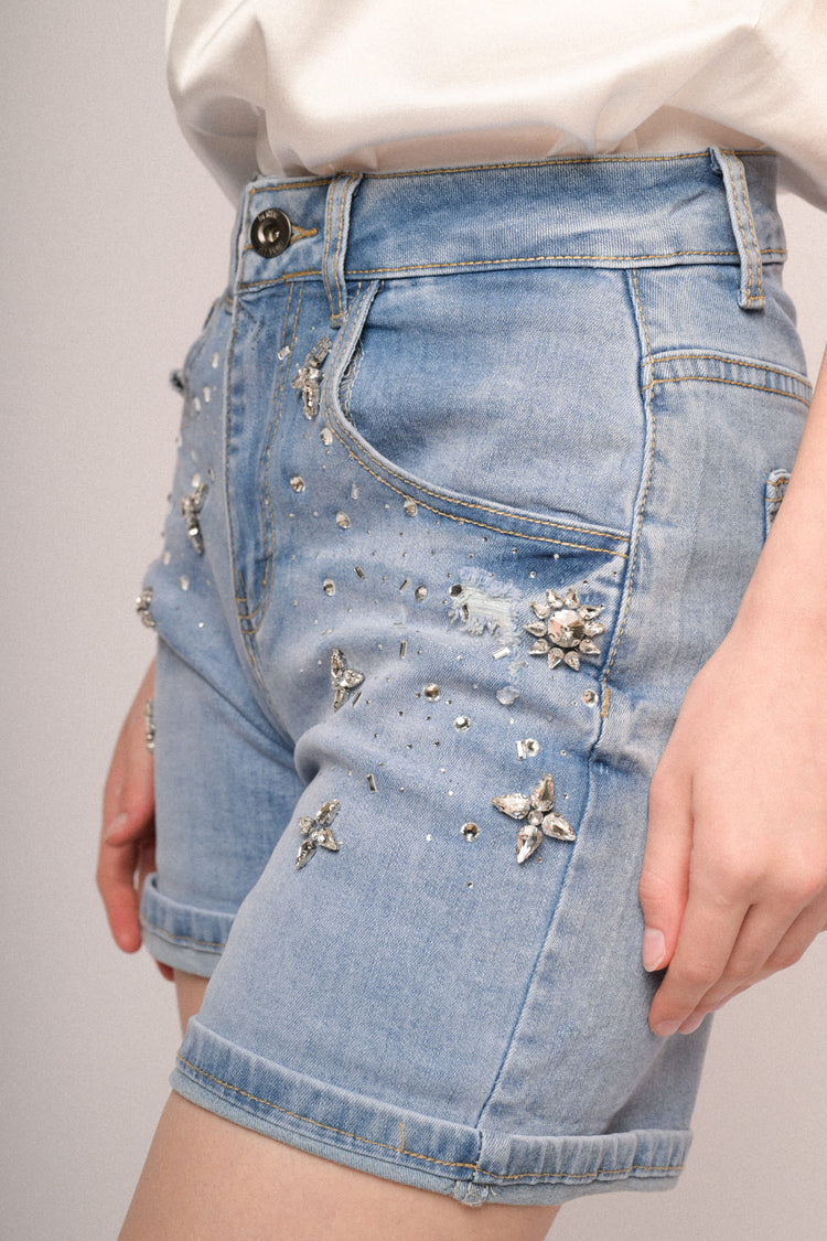 Shorts in denim denim azzurro con decorazione strass