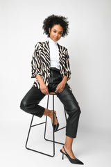 Pantaloni similpelle con cintura