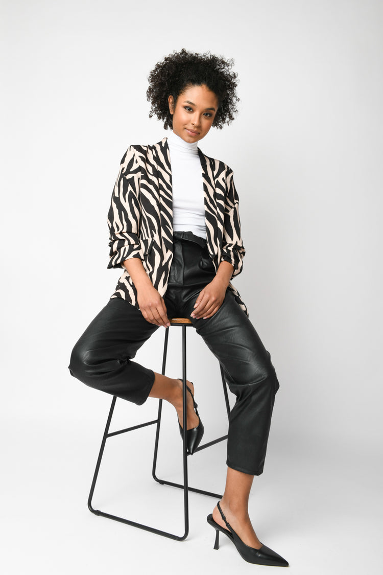 Pantaloni similpelle con cintura