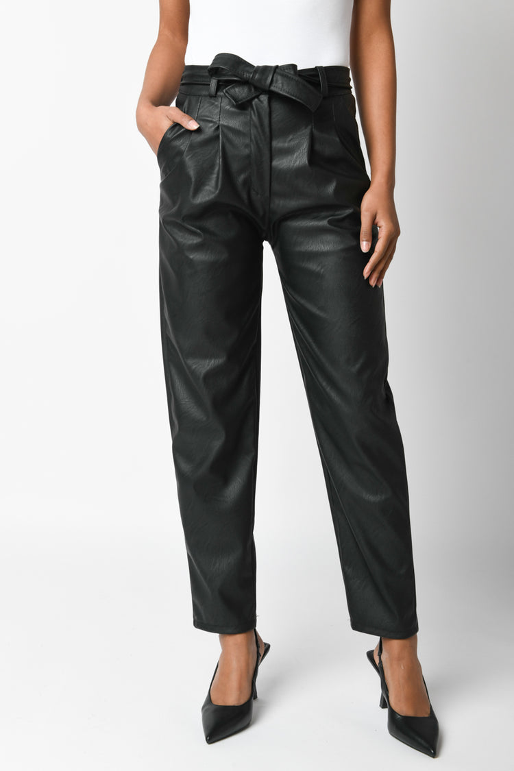 Pantaloni similpelle con cintura