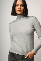 Dolcevita con strass sulle spalle