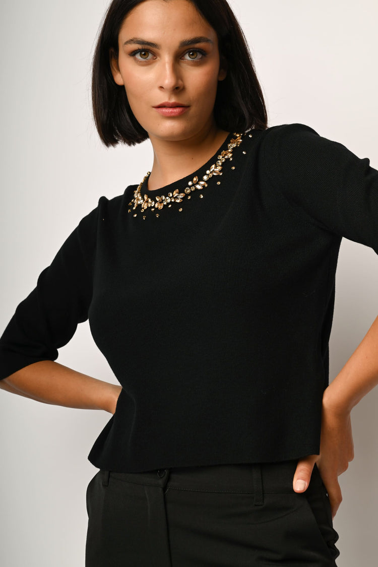 Pull con strass decorativi