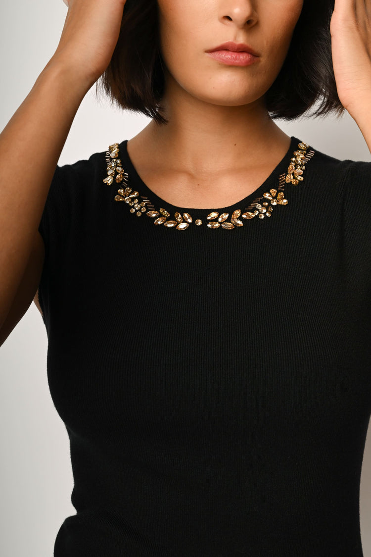 Abito in maglia con decorazione strass