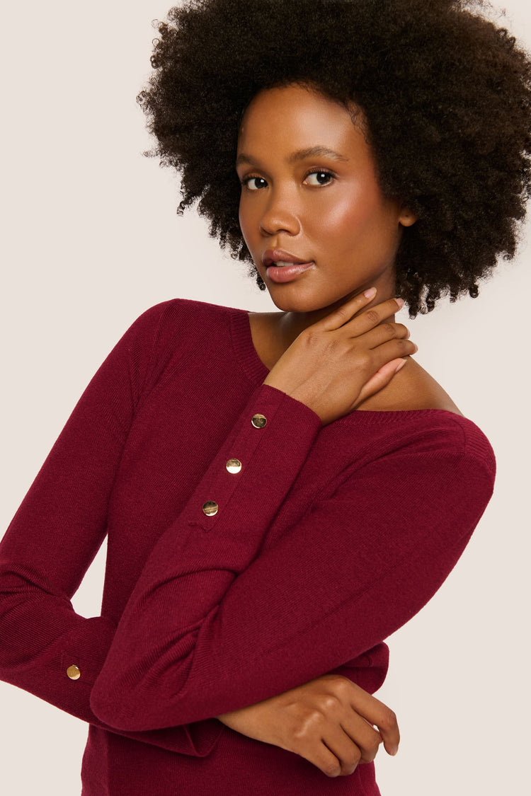 Pull con scollo a barchetta e bottoni