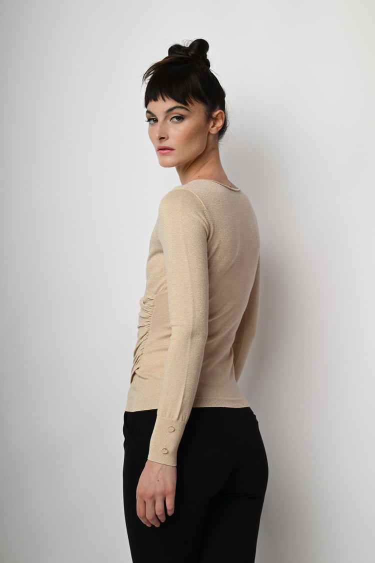 Pull con design incrociato