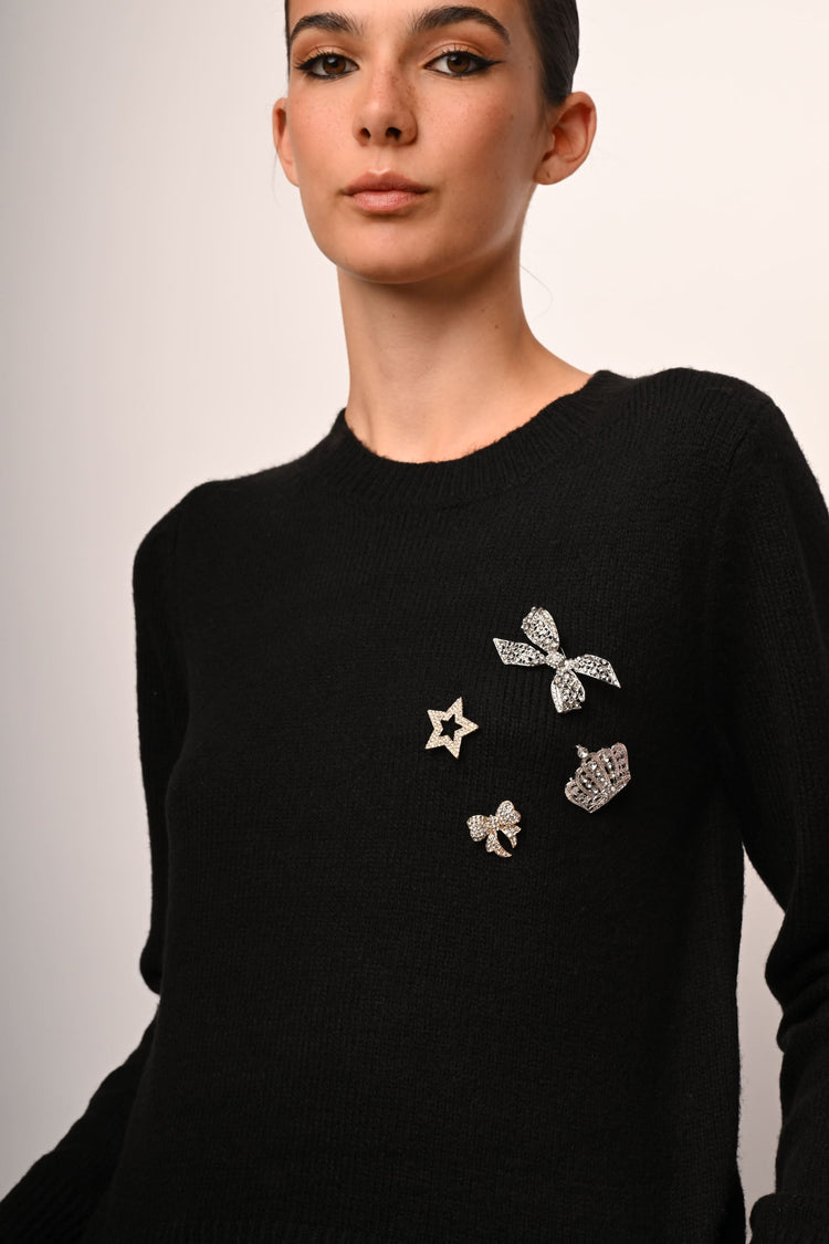 Pull con spille gioiello