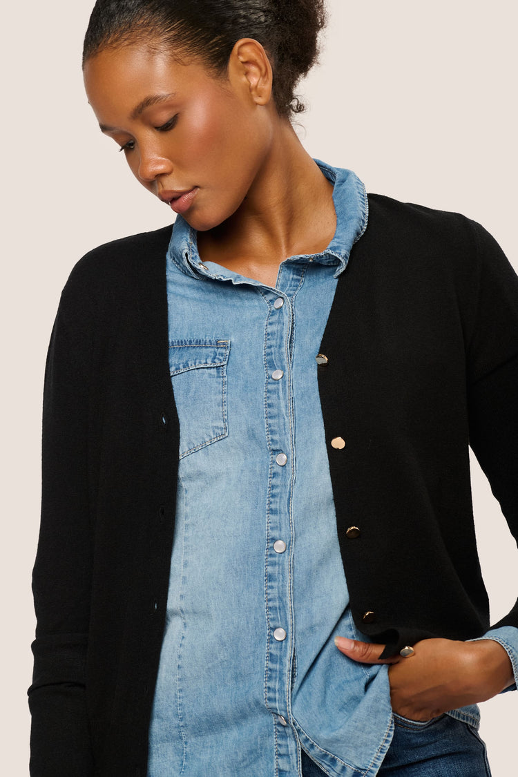 Cardigan con bottoni dorati