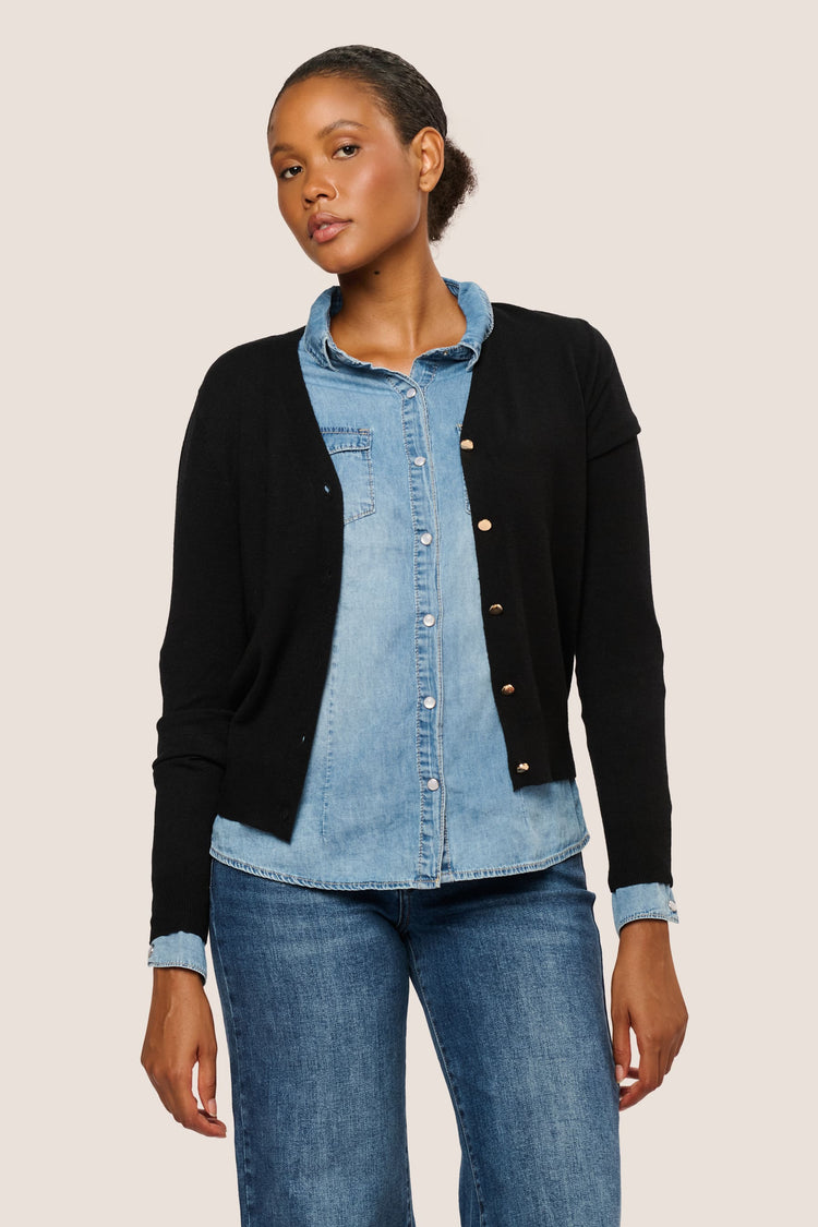Cardigan con bottoni dorati