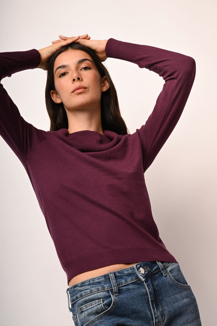 Pull con bottoni gioiello ai polsini