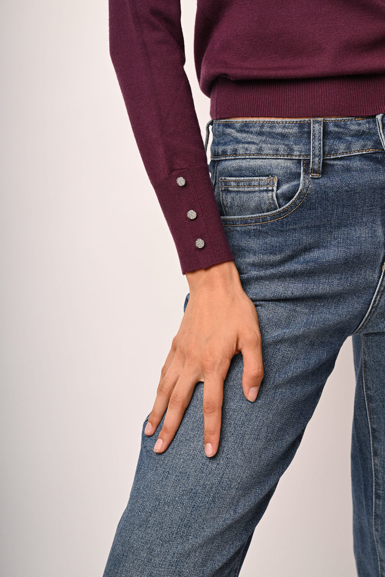Pull con bottoni gioiello ai polsini