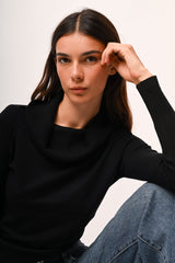 Pull con bottoni gioiello ai polsini