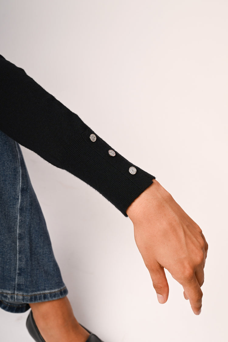 Pull con bottoni gioiello ai polsini