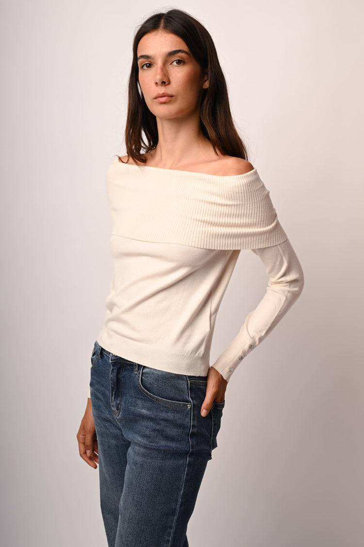 Pull con bottoni gioiello ai polsini