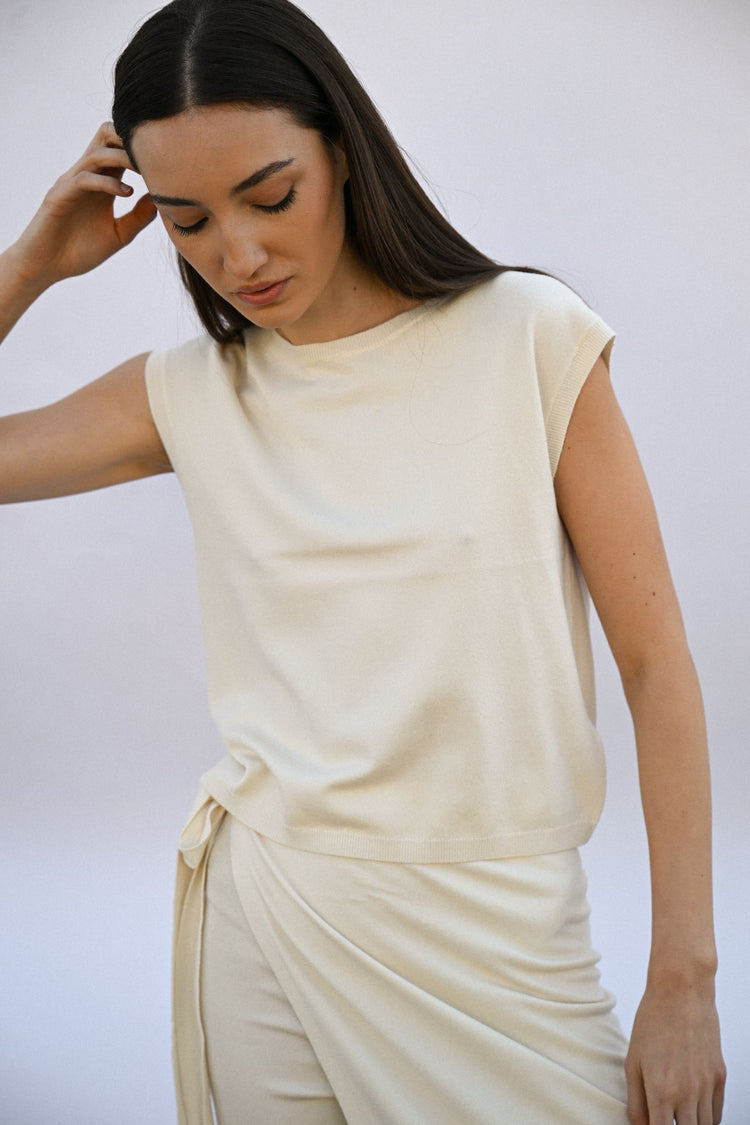 Pull basic senza maniche