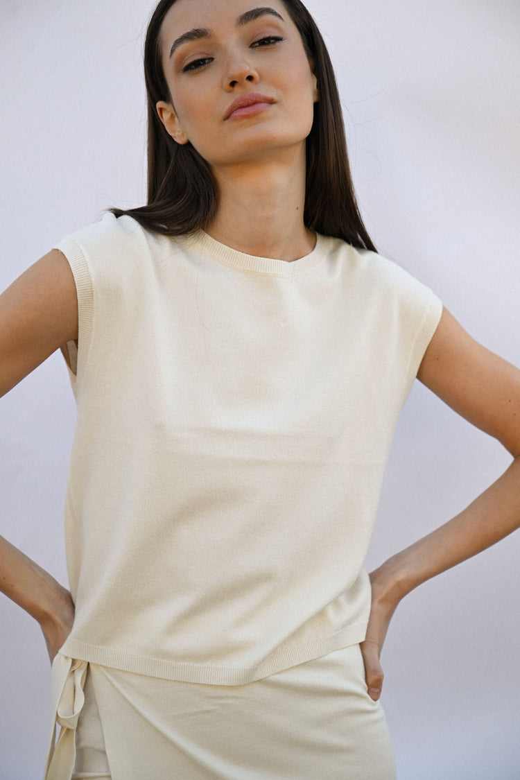 Pull basic senza maniche