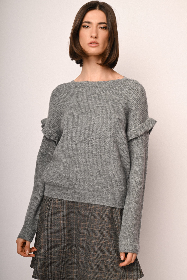 Pull con volants alle maniche
