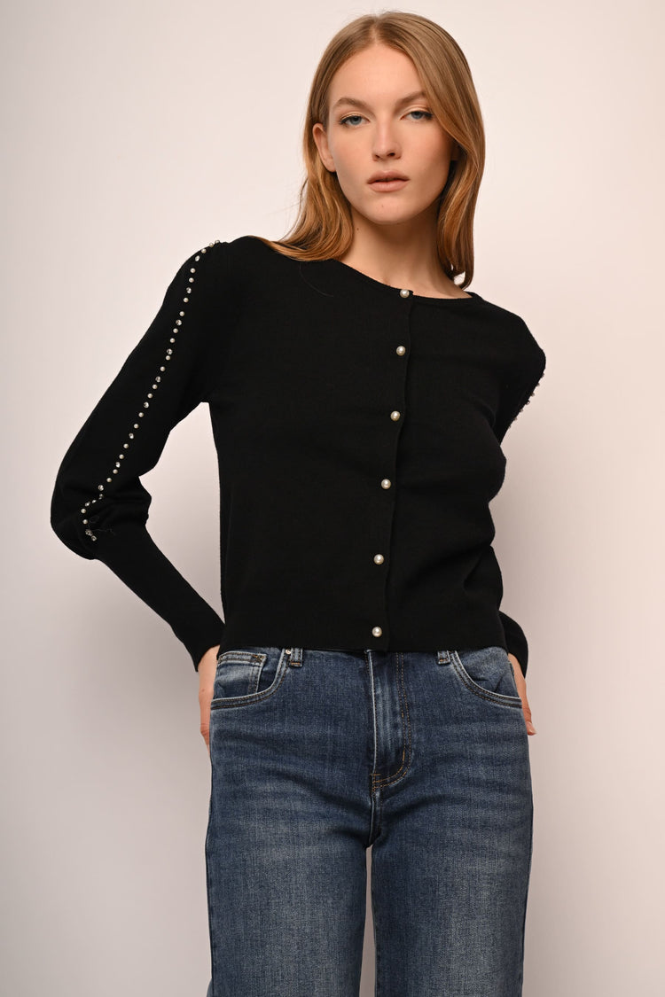 Cardigan con perle e strass decorativi